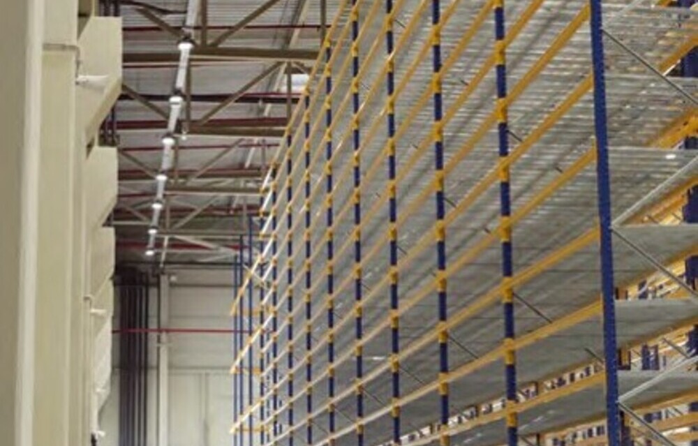 Здание склада запасных частей и пристроенное к нему административное (офисного) здание - photo3